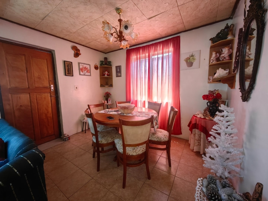 6 Bedroom Property for Sale in Roosendal Western Cape